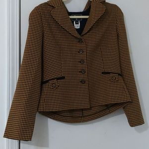 Lightweight womens blazer
